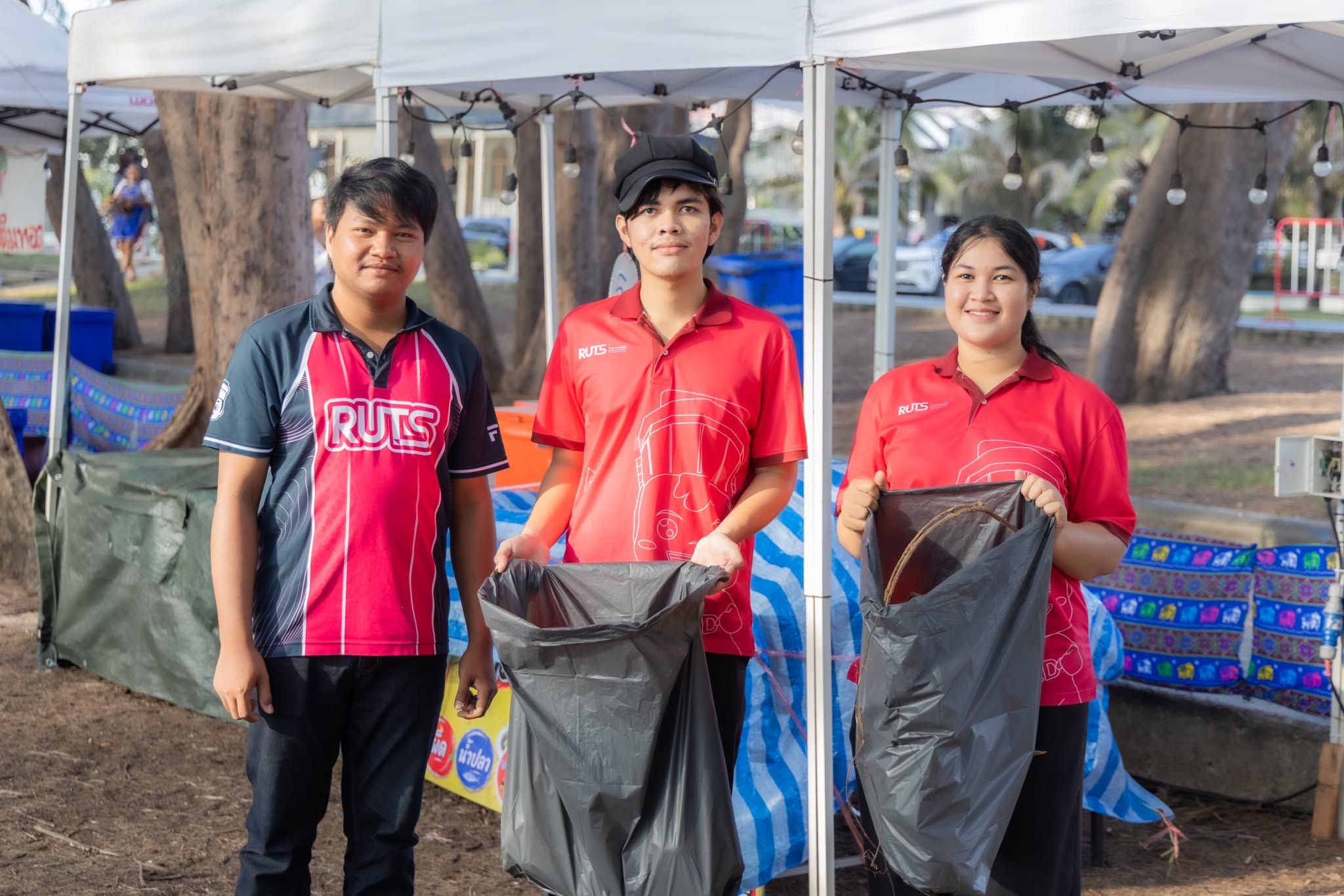 นักศึกษาคณะครุศาสตร์ฯ มทร.ศรีวิชัย ร่วมกิจกรรมจิตอาสา "Beach Trash Zero" เก็บขยะชายหาดชลาทัศน์ สร้างจิตสำนึกรักษ์ธรรมชาติและสิ่งแวดล้อม ภาพที่ 4